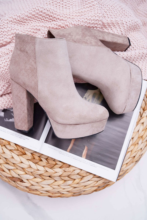 Жіночі чоботи на шпильці на платформі замшеві бежеві Celinne