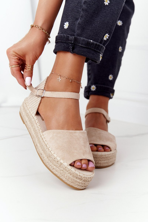 Босоніжки на плетеній платформі бежеві Megara