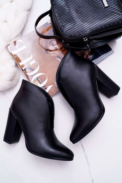 Жіночі чоботи на шпильці з вирізами Black Mantana