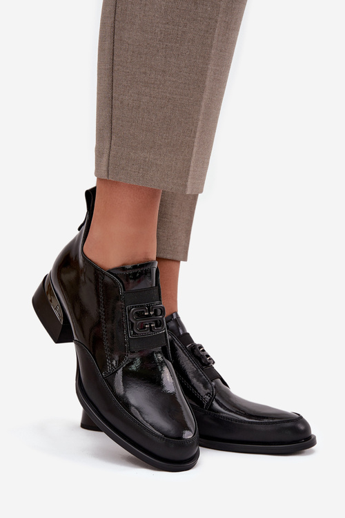 Лаковані шкіряні жіночі туфлі на низькому каблуці з декоративним елементом Vinceza 91161 Чорний