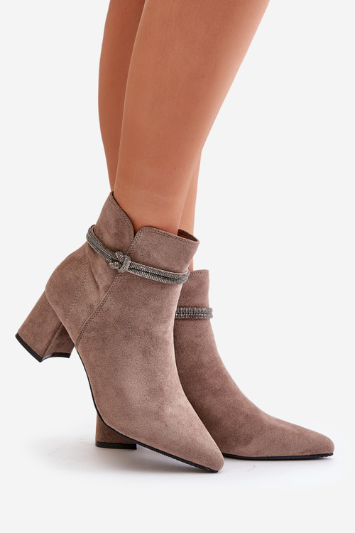 Жіночі еко-замшеві чоботи на підборах з гострими носами коричневого кольору Terivannes