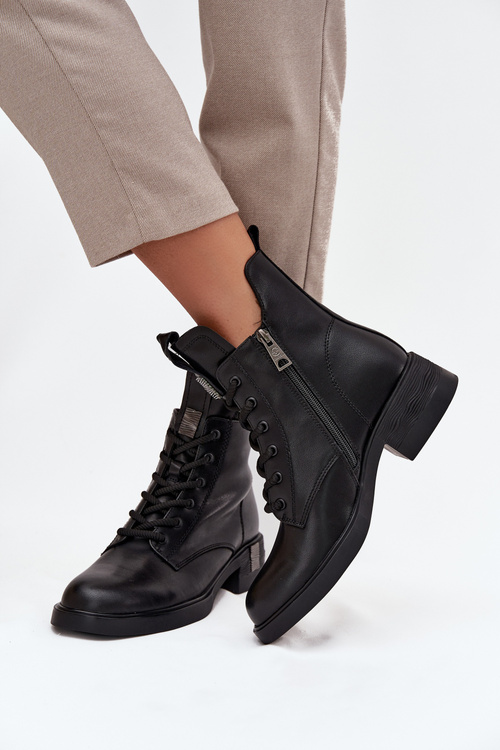 Шкіряні жіночі чоботи на низькому каблуці Vinceza 66818 Чорні