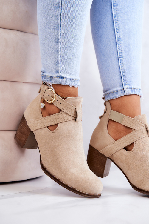 Шкіряні чоботи з вирізом на постінці Beige Axelle