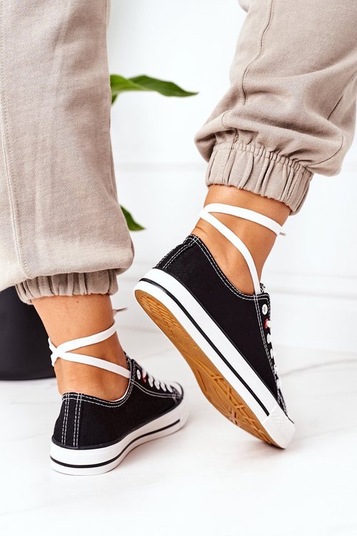 Жіночі класичні кросівки чорного кольору на білій підошві Ecoma