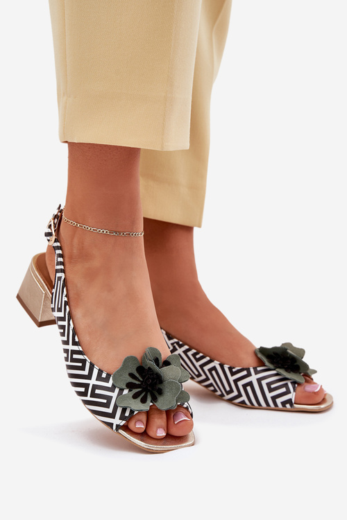 Шкіряні Жіночі Сандалі На Блоці З Декоративною Квіткою Laura Messi 2973 Біло-Чорні