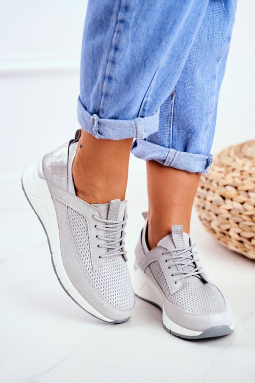 Жіноче спортивне взуття шкіряне срібло Love Me