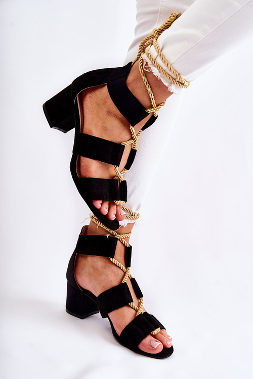 Чорні босоніжки Erisa на низькому каблуці