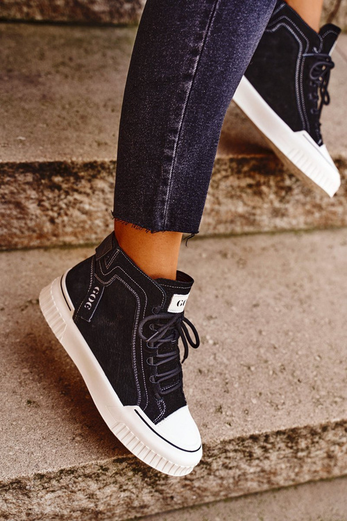 Жіноче спортивне шкіряне взуття GOE чорне GG2N3062