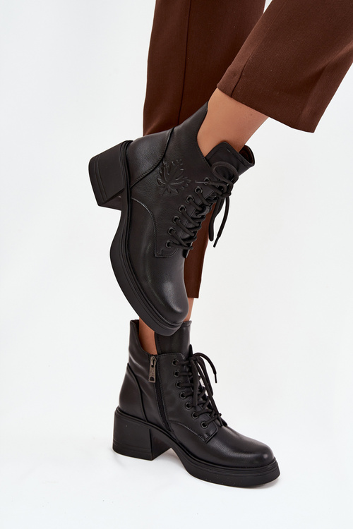 Жіночі шкіряні ботінки на платформі з підкладкою Vinceza 39950 Чорні