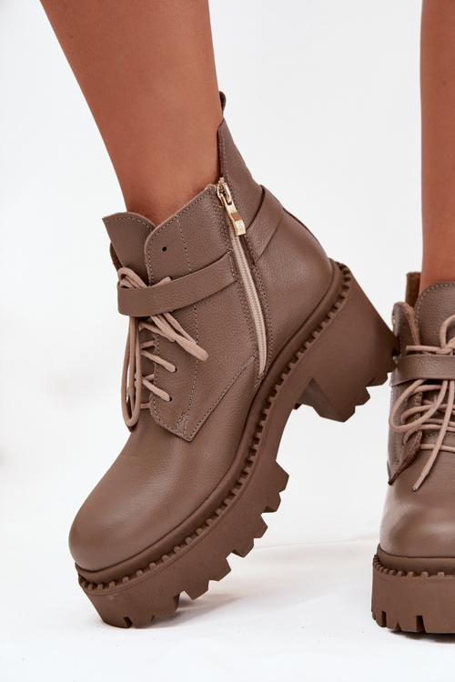 Шкіряні жіночі ботильйони на каблуці з оздоблювальним ремінцем з підкладкою Zazoo 60557 темно-бежеві