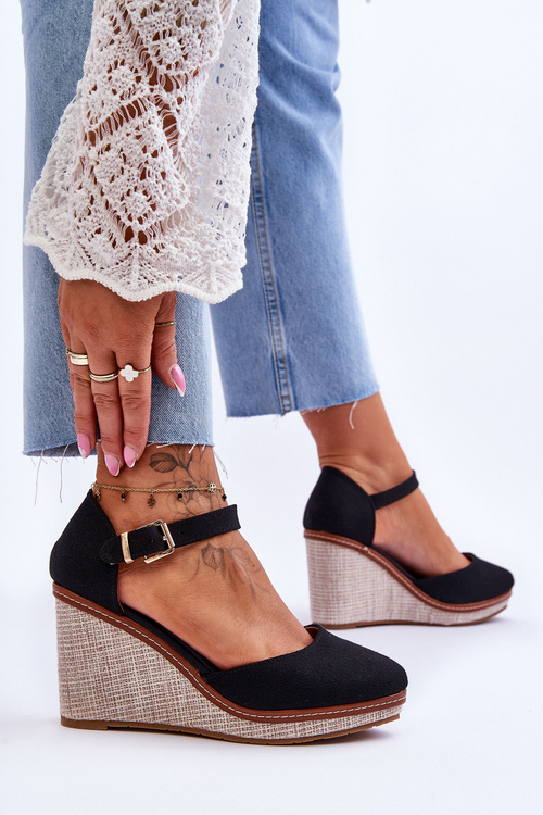 Жіночі класичні босоніжки на танкетці Black Malani