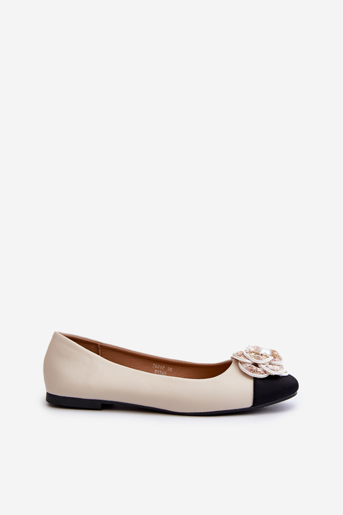 Жіночі туфлі-балетки з бежевої екошкіри з декоративною деталлю Divinella