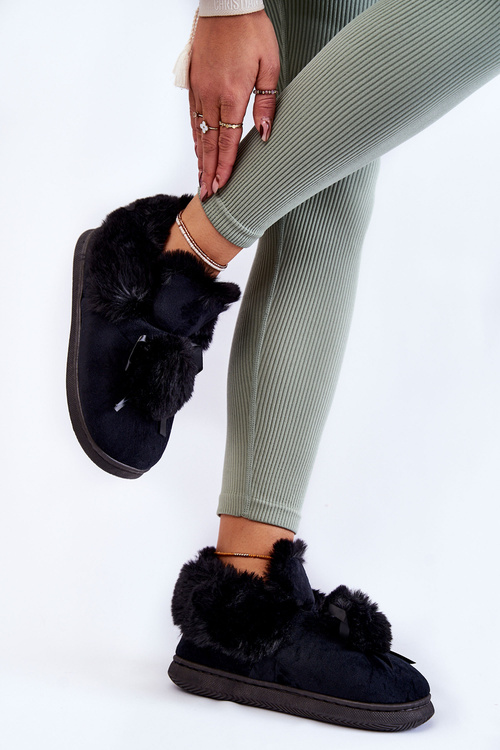 Жіночі хутряні сліпони з помпоном чорні Noemi