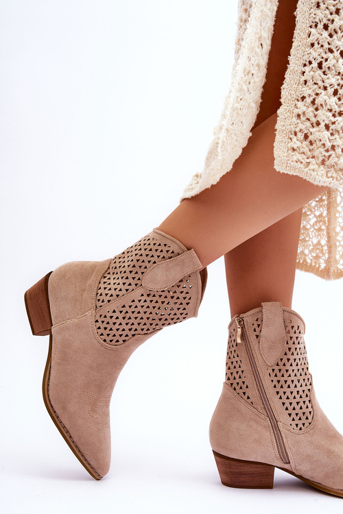 Жіночі ажурні ковбойські чоботи бежевого кольору