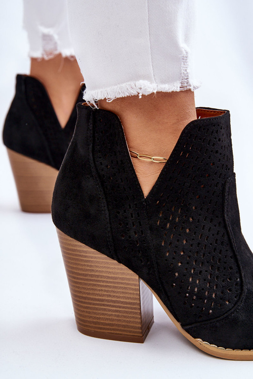 Жіночі чоботи на шпильці замшеві ажурні чорні відтінки