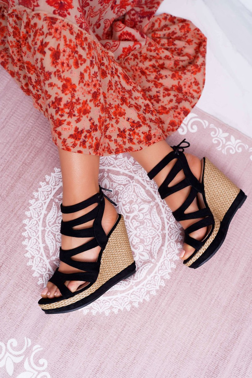 Жіночі босоніжки на каблуці з ремінцем чорні Liluena