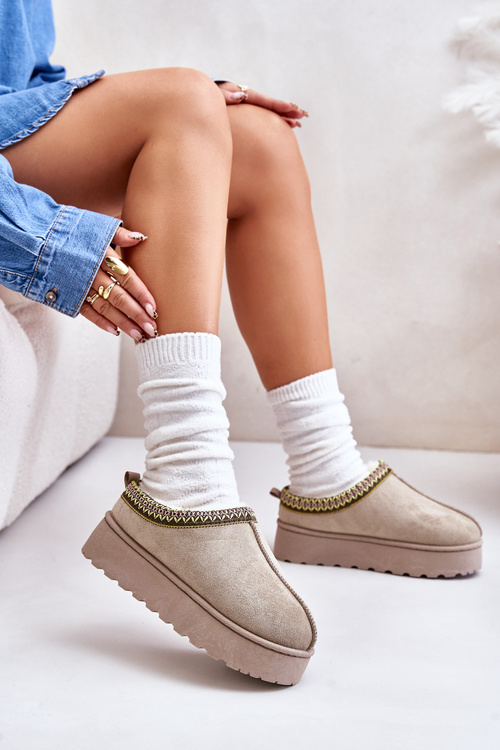 Жіночі зимові чоботи на платформі, утеплені хутром зеленого кольору