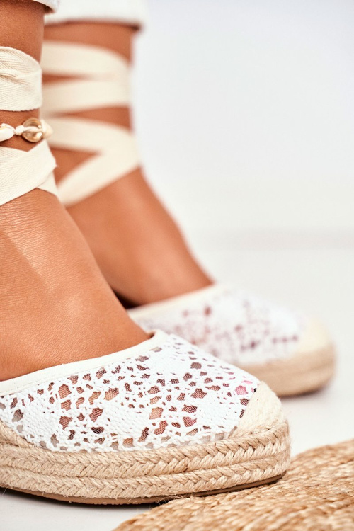 Жіночі босоніжки на танкетці білі Vieno