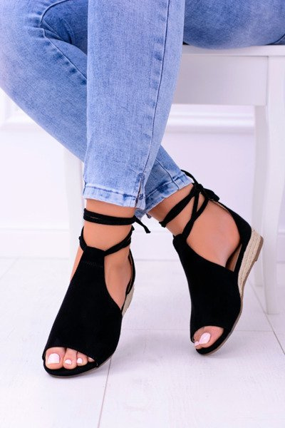 Чорні замшеві босоніжки на легкій платформі Espanoso