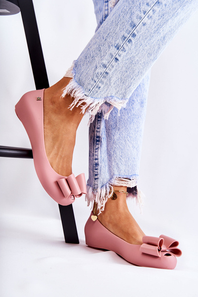 Жіночі гумові балетки з бантом рожевого кольору