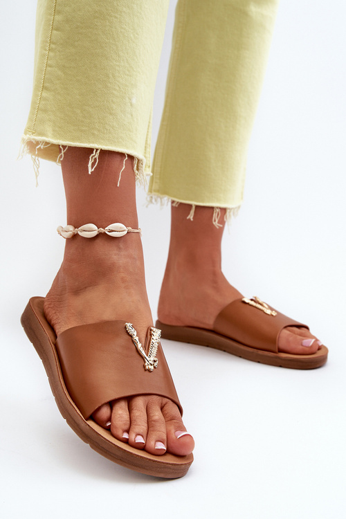 Жіночі босоніжки на плоскій підошві з декором з екошкіри коричневого кольору Makia