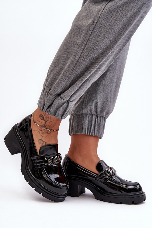 Жіночі глянцеві туфлі на низькому каблуці чорні Blimma