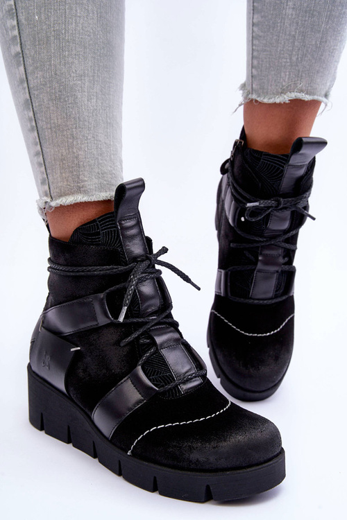 Чоботи шкіряні на танкетці Maciejka 06185-01 Чорні