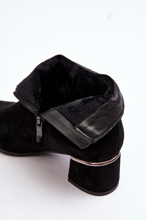 Жіночі замшеві чоботи на каблуці чорного кольору Mebassa