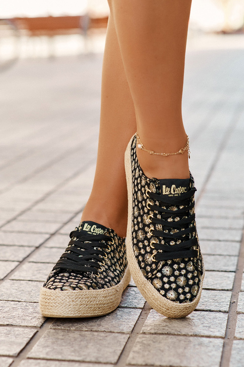 Взуття На Платформі Для Жінок З Плетінням Lee Cooper LCW-25-08-3647L Чорні