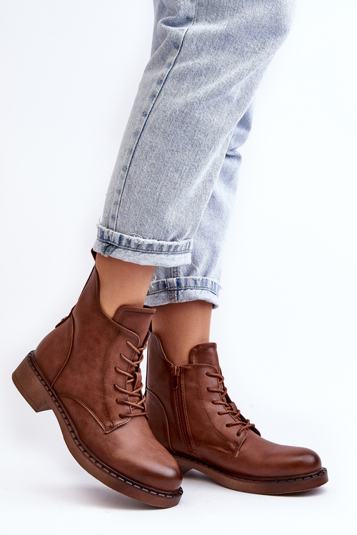 Жіночі класичні чоботи на плоскій підошві коричневого кольору Ballisa