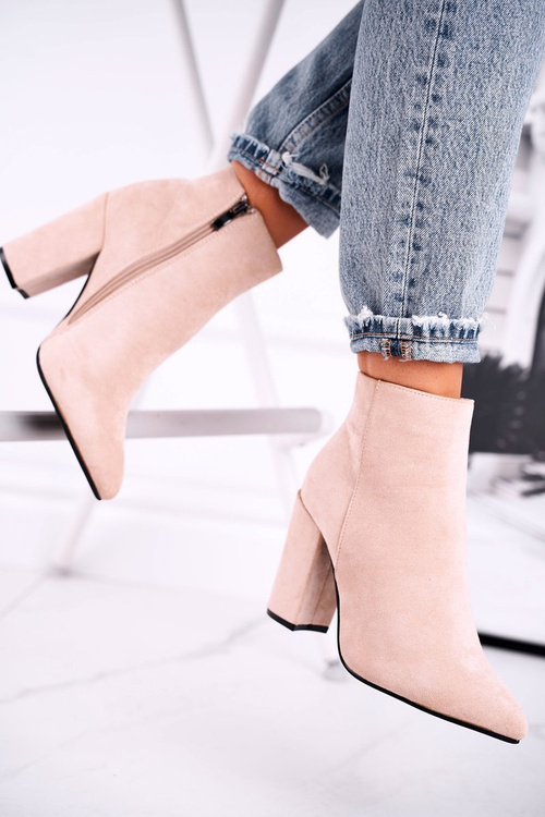 Жіночі чоботи на каблуці замшеві бежеві акули