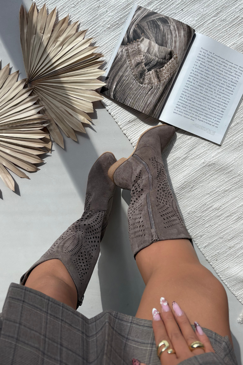 Відкриті жіночі черевики до коліна на каблуці блок темно бежевий Fioris