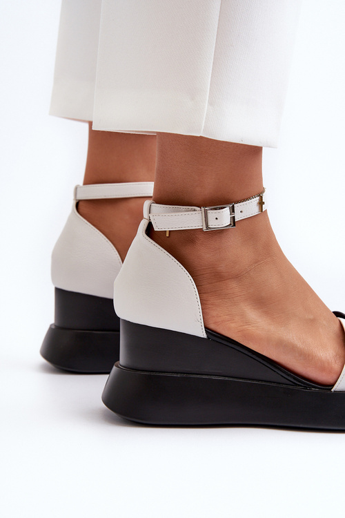 Жіночі босоніжки на платформі та танкетці з квітами білі Foviana