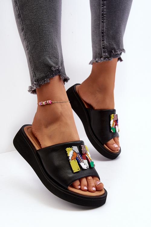 Чорні жіночі шкіряні тапочки з орнаментом Asames