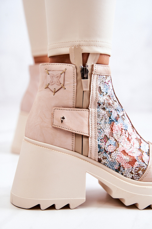 Шкіряні чоботи на масивній пості Maciejka Beige 05325-04