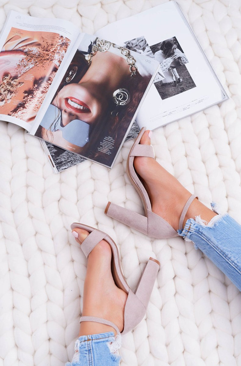 Жіночі босоніжки на шпильці замшеві бежеві Anastasie