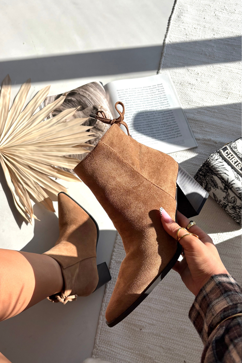 Жіночі Чоботи На Гострій Підошві З Шнурівкою Кемел Галісе