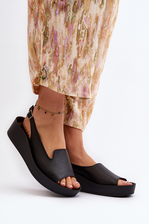 Жіночі шкіряні босоніжки на масивній підошві чорні Zazoo 2893