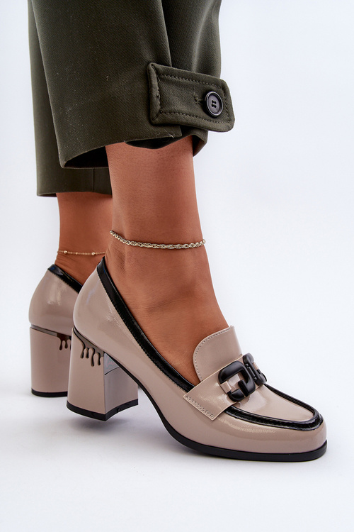 Жіночі лаковані човники бежевого кольору D&A MR38-973