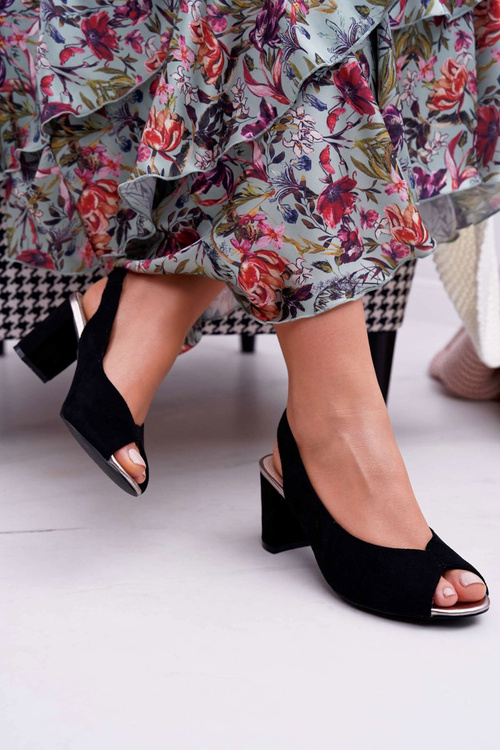 Жіночі босоніжки на шпильці із замшею чорного кольору
