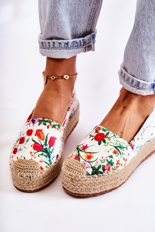 Модні беззубні еспадрільї в квіти білого кольору