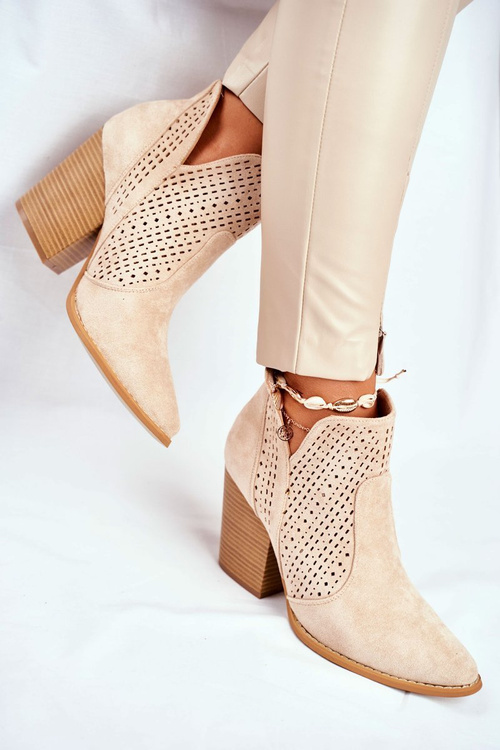 Чоботи жіночі на шпильці замшеві ажурні світло-бежевих відтінків