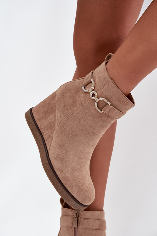 Жіночі чоботи на платформі з декоративним елементом бежеві Marivana