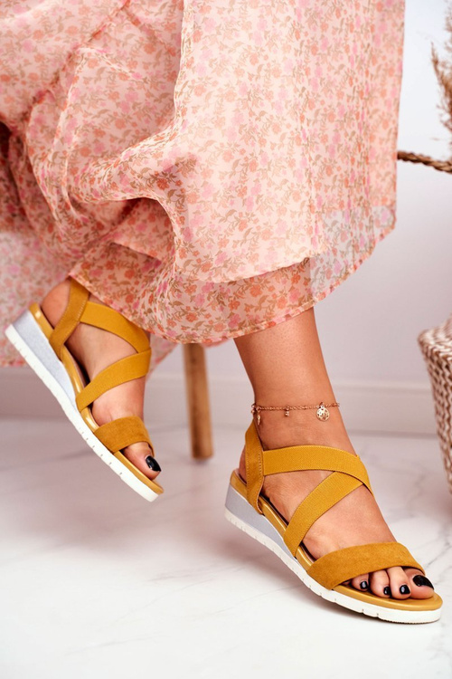 Жіночі босоніжки на танкетці жовті Harper