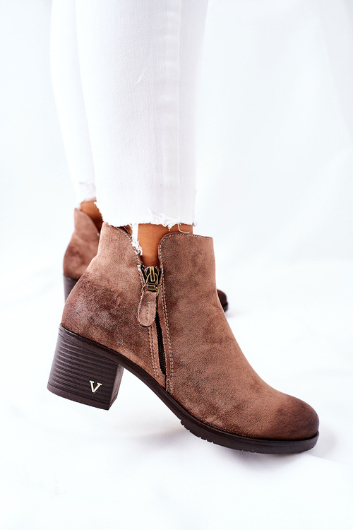 Жіночі черевики на плоскому ходу замшеві бежеві Bellarena