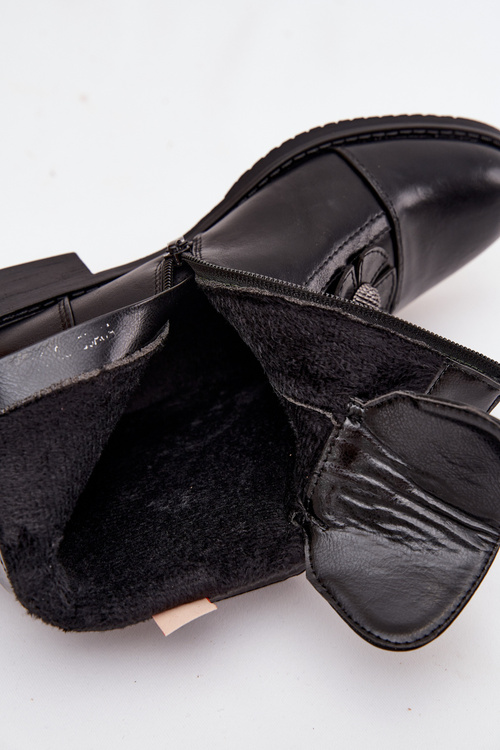 Теплі жіночі черевики на плоскій підошві з декоративними квітами чорні Pravienne