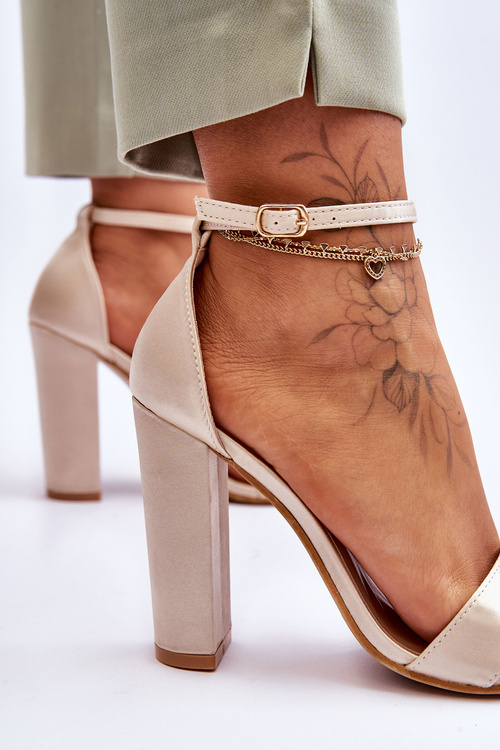 Атласні босоніжки на високих підборах бежеві Linsy