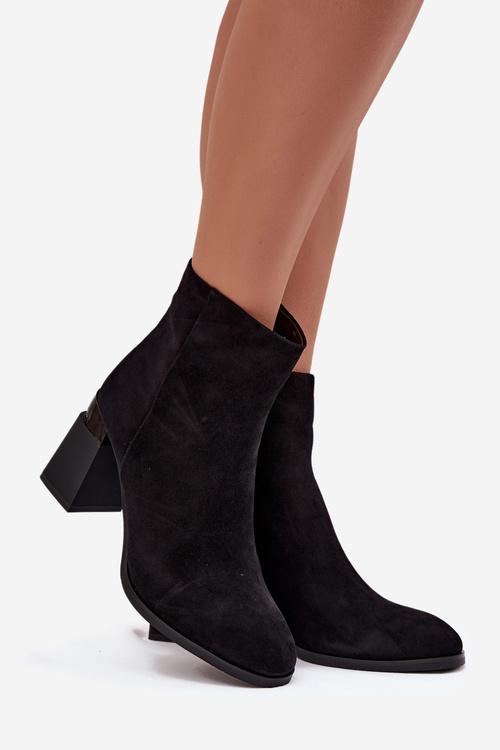 Жіночі чоботи з натуральної замші на підборах з підкладкою D&A CR52-718 Чорні