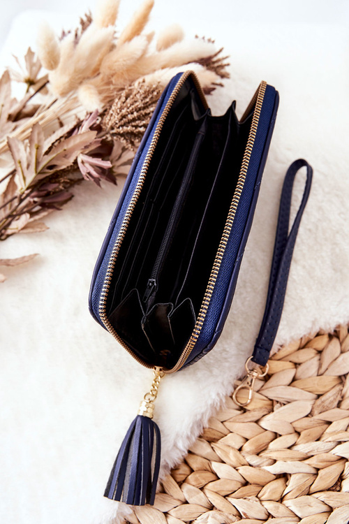 Великий темно-синій стьобаний гаманець на блискавці з ремінцем