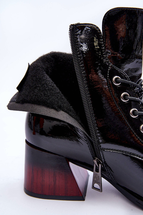 Чорні лаковані чоботи на підборах Luloshe